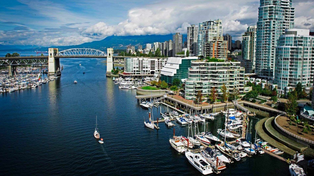 Thuế xa xỉ phẩm với ô tô và máy bay cá nhân gây nhiều tranh cãi ở Canada