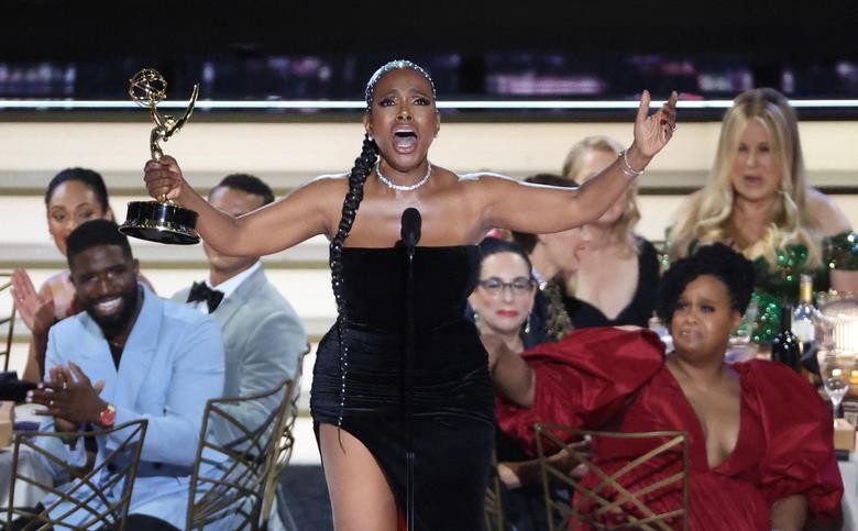 Những khoảnh khắc 'vàng' tại lễ trao giải Emmy 2022 Những khoảnh khắc 'vàng' tại lễ trao giải Emmy 2022