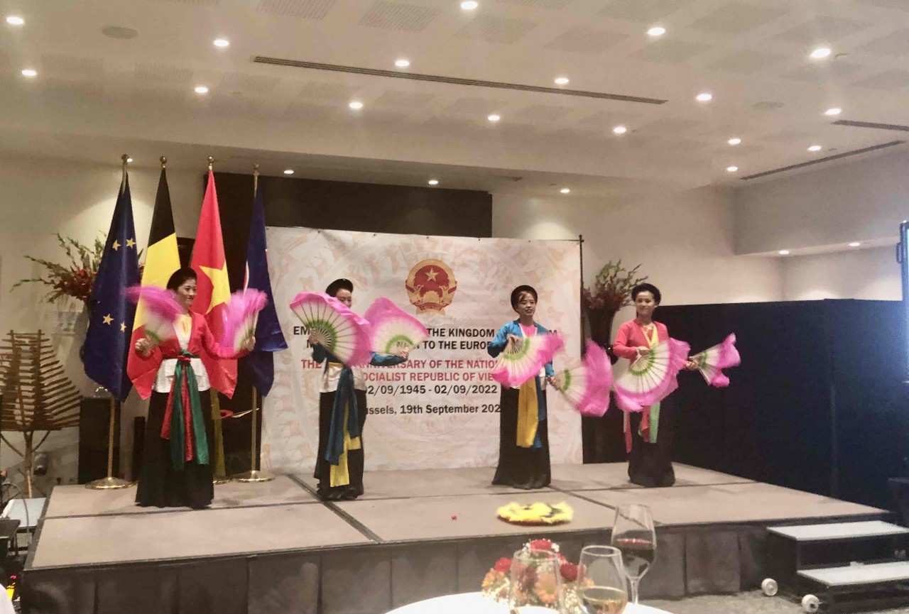 Long trọng tiệc chiêu đãi kỷ niệm 77 năm Quốc khánh nước Cộng hòa xã hội chủ nghĩa Việt Nam tại Bỉ Long trọng tiệc chiêu đãi kỷ niệm 77 năm Quốc khánh nước Cộng hòa xã hội chủ nghĩa Việt Nam tại Bỉ