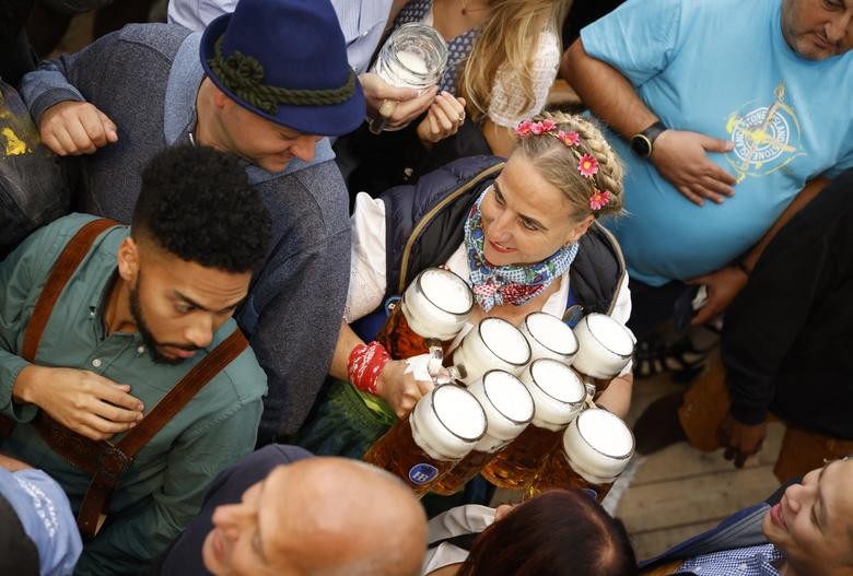 Lễ hội Oktoberfest ‘rầm rộ’ trở lại sau hai năm gián đoạn do dịch Covid 19