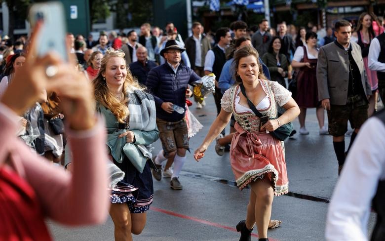 Lễ hội Oktoberfest ‘rầm rộ’ trở lại sau hai năm gián đoạn do dịch Covid 19