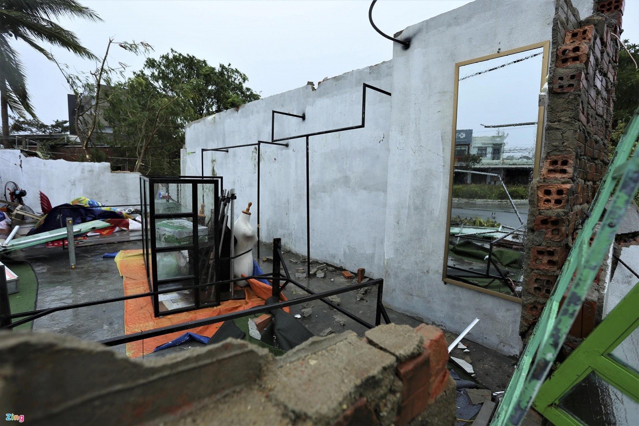 Sức tàn phá 'khủng khiếp' khi bão Noru càn quét miền Trung