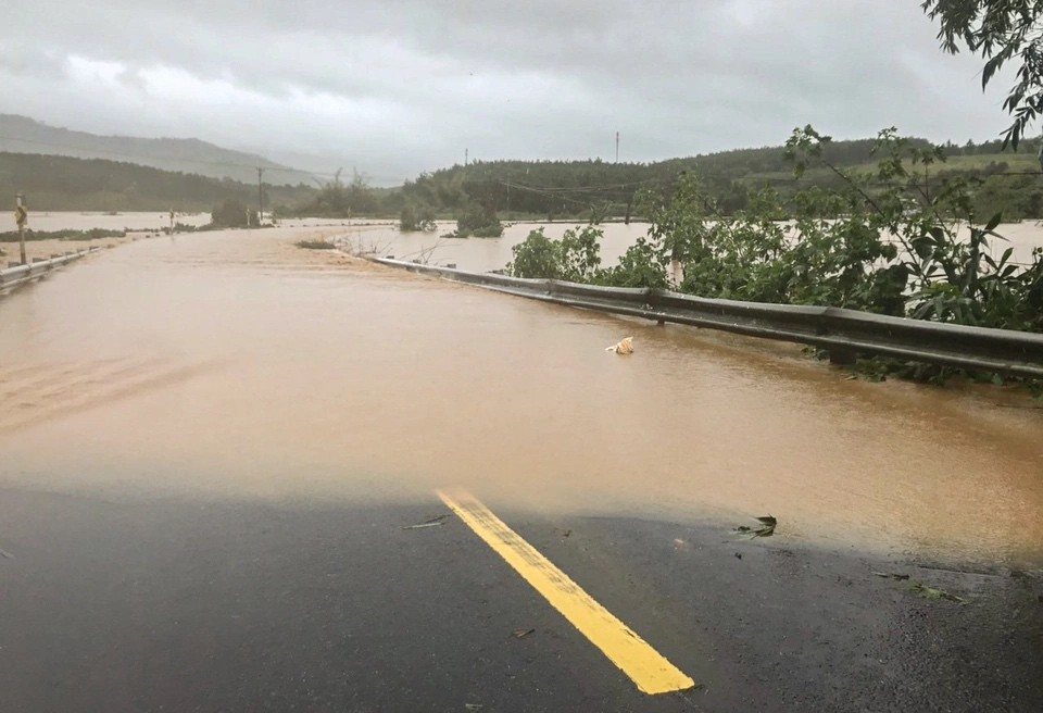 Sức tàn phá 'khủng khiếp' khi bão Noru càn quét miền Trung