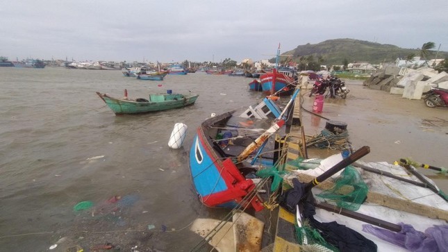 Sức tàn phá 'khủng khiếp' khi bão Noru càn quét miền Trung