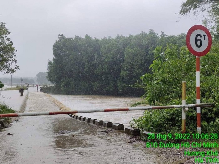 Sức tàn phá 'khủng khiếp' khi bão Noru càn quét miền Trung