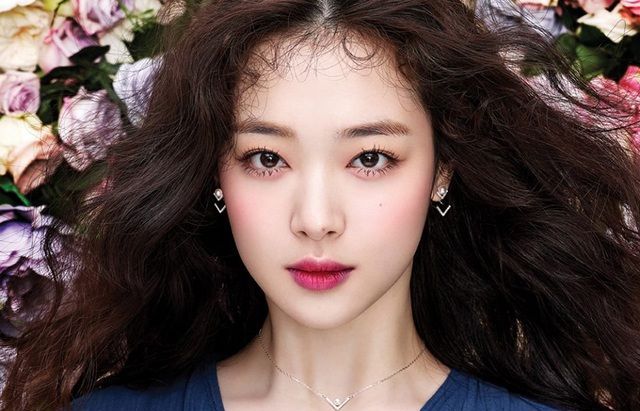 Sao Hàn xót xa trước sự ra đi của Sulli, lên án vấn nạn bạo lực mạng