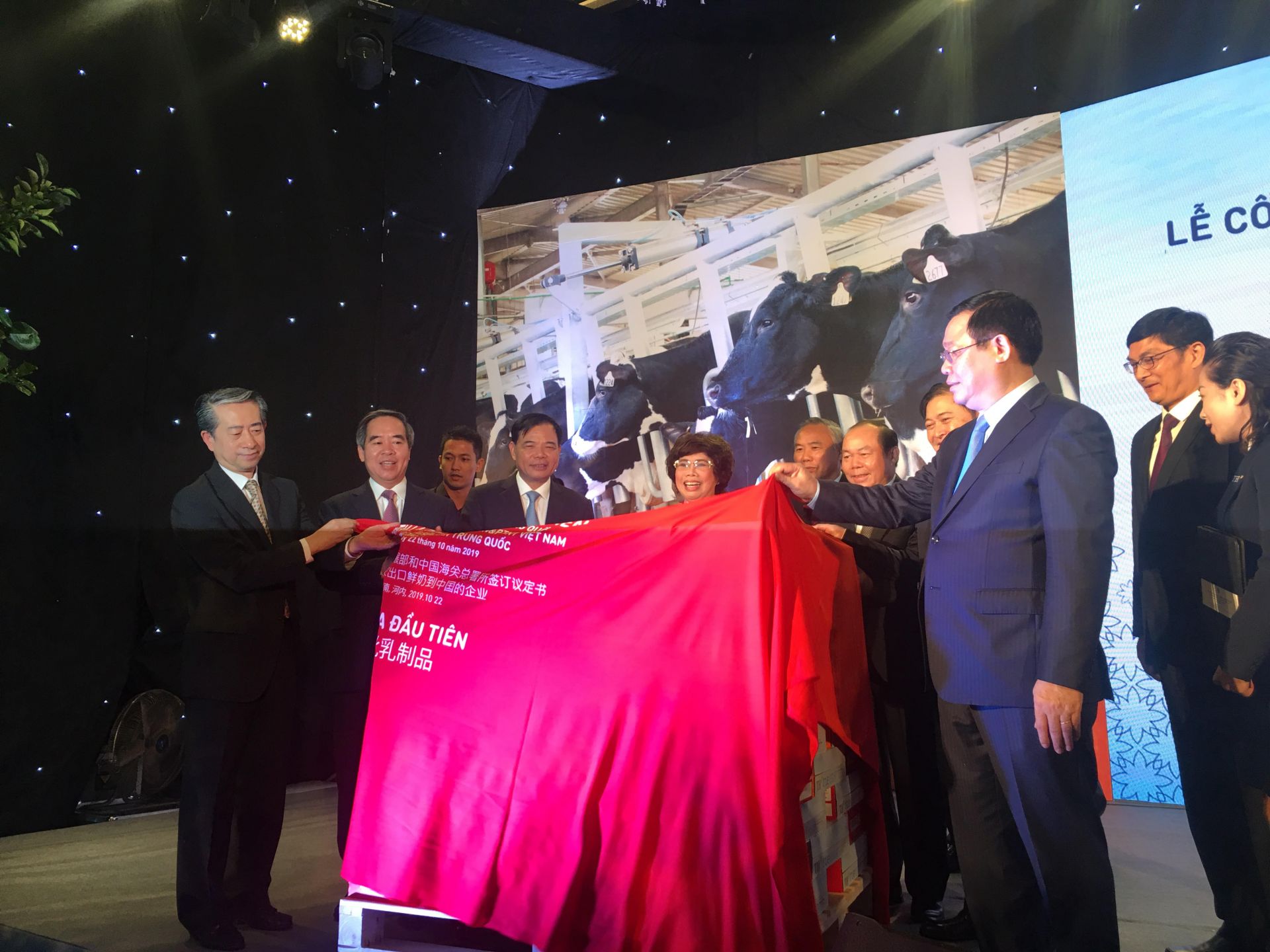 lan dau tien san pham sua tuoi cua viet nam xuat khau sang thi truong trung quoc