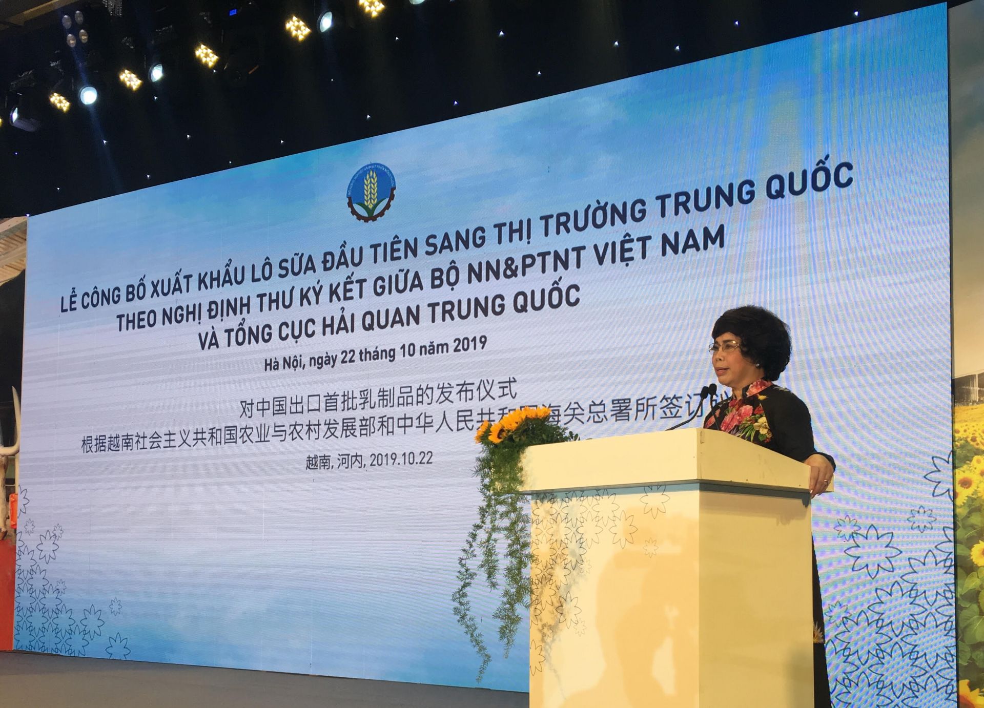 lan dau tien san pham sua tuoi cua viet nam xuat khau sang thi truong trung quoc