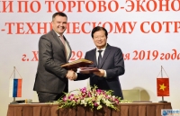 nang cao vi the cua doanh nghiep viet tren san nha