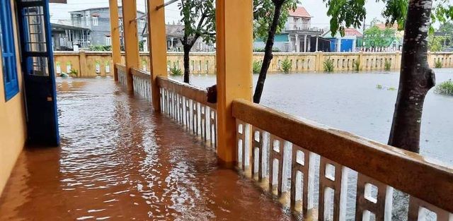 Nước sông Hương gần tràn bờ, Thừa Thiên Huế khẩn trương đối phó với tình trạng mưa lũ