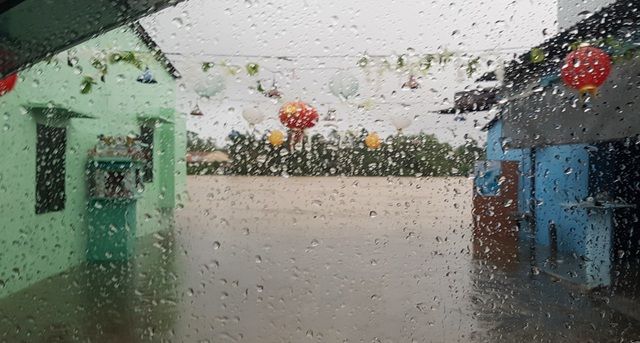 Nước sông Hương gần tràn bờ, Thừa Thiên Huế khẩn trương đối phó với tình trạng mưa lũ