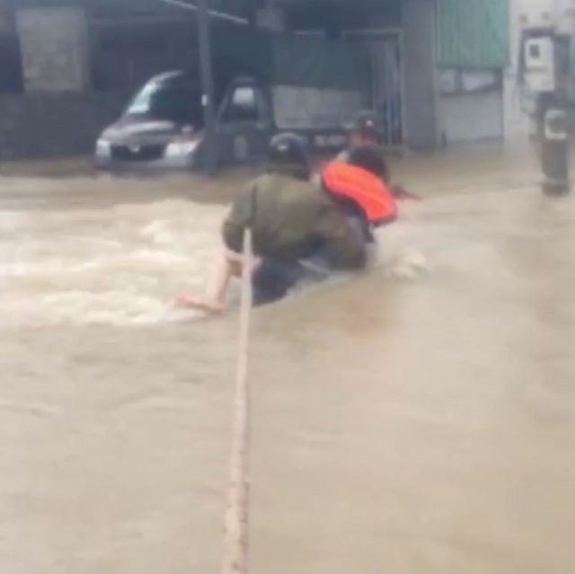 Nước sông Hương gần tràn bờ, Thừa Thiên Huế khẩn trương đối phó với tình trạng mưa lũ