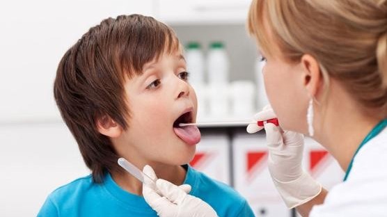 Viêm họng cấp ở trẻ: Nguyên nhân và dấu hiệu nhận biết