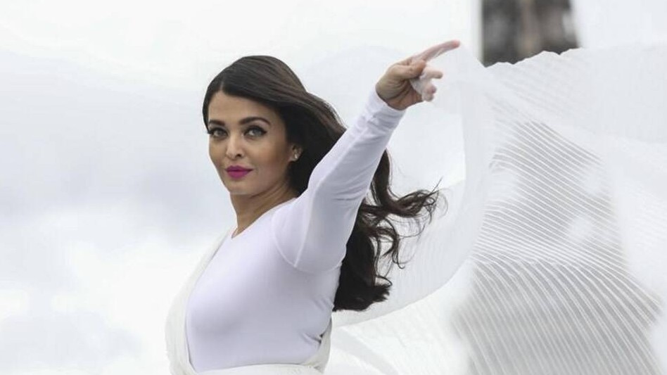 Hoa hậu thế giới đẹp nhất mọi thời đại Aishwarya Rai tỏa sáng tại Tuần lễ thời trang Paris