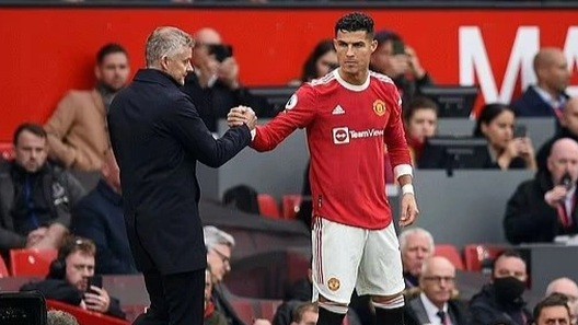 Premier League: HLV Solskjaer nêu lý do để C.Ronaldo ngồi dự bị