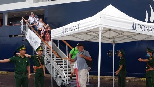 Tàu du lịch Pháp 5 sao cập cảng Quy Nhơn, Bình Định