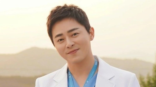 Không chỉ Bi Rain, tài tử Hospital Playlist cũng bị tung tin cặp kè với golfer xinh đẹp