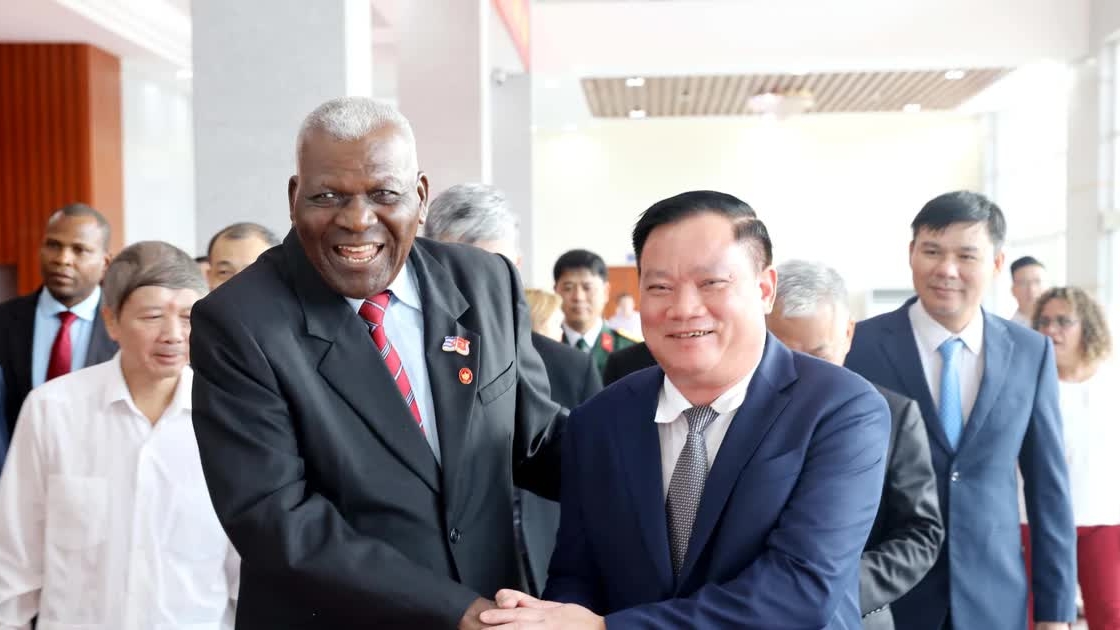 Chủ tịch Quốc hội Cuba thăm và làm việc tại tỉnh Hưng Yên