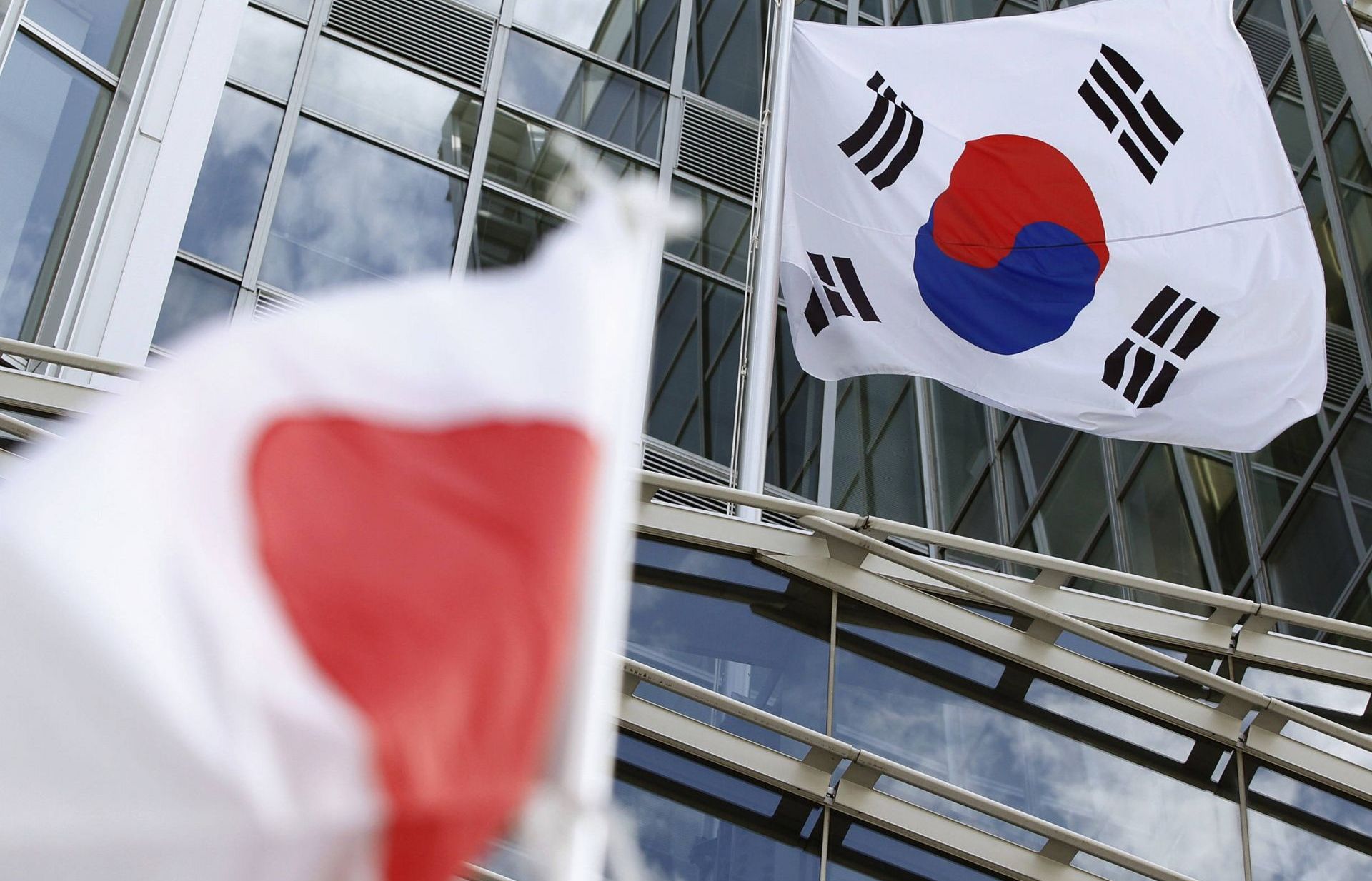 Ngoại trưởng Nhật Bản và Hàn Quốc gặp nhau ở Nagoya