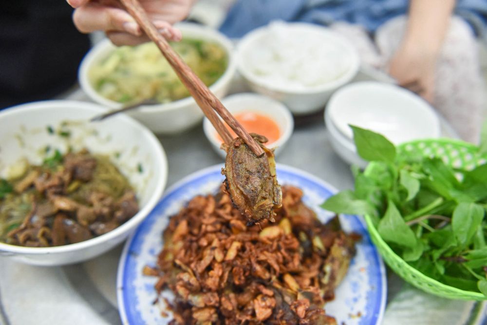 Ngan cháy tỏi Hà Nội: Từ món ngan luộc nhàm chán đến công thức trị giá cả tỷ đồng Ngan cháy tỏi Hà Nội: Từ món ngan luộc nhàm chán đến công thức trị giá cả tỷ đồng