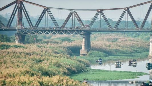 Đẹp mê mẩn đồng cỏ lau trắng muốt tại Hà Nội