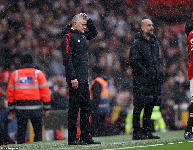 HLV Solskjaer tiếp tục để lại sự thất vọng lớn ở trận derby thành Manchester. HLV Solskjaer tiếp tục để lại sự thất vọng lớn ở trận derby thành Manchester.