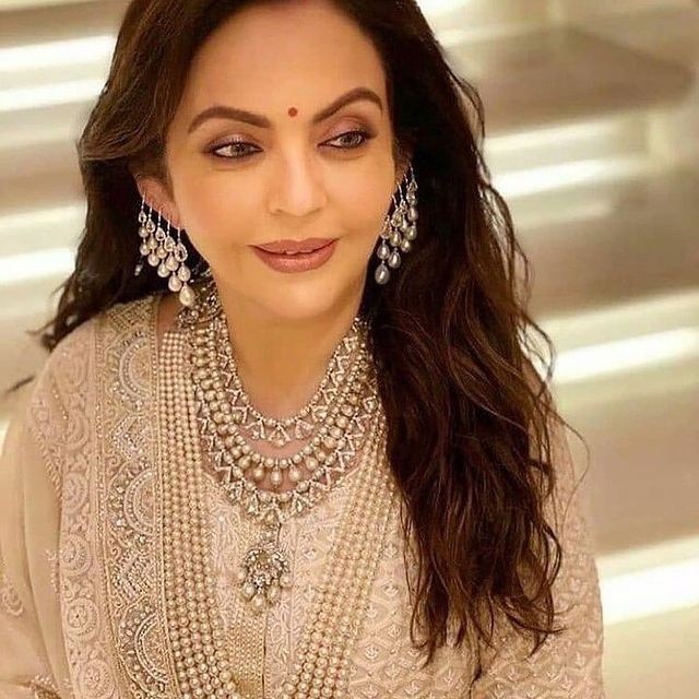 Cuộc sống xa hoa của vợ tỷ phú giàu nhất Ấn Độ Mukesh Ambani