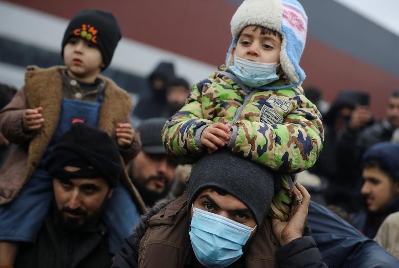 Xót xa trước những hình ảnh cuộc sống tạm bợ của những đứa trẻ di cư ở biên giới Belarus Ba Lan