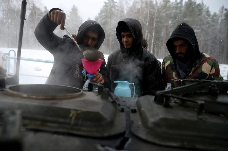 Xót xa trước những hình ảnh cuộc sống tạm bợ của những đứa trẻ di cư ở biên giới Belarus Ba Lan