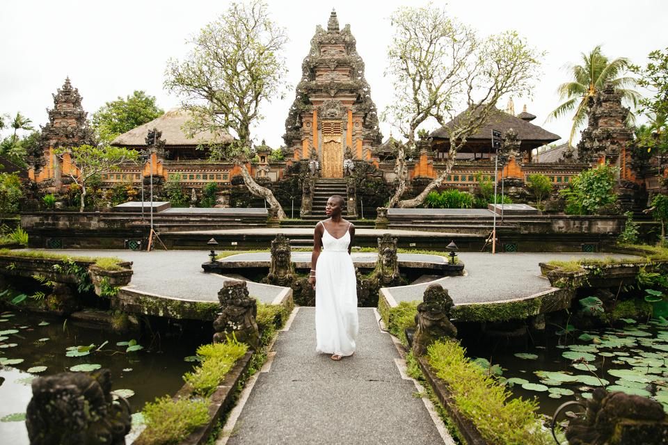 Du lịch nghĩa là rời khỏi nhà nguoi phu nu da den dau tien ghe tham moi quoc gia tren the gioi