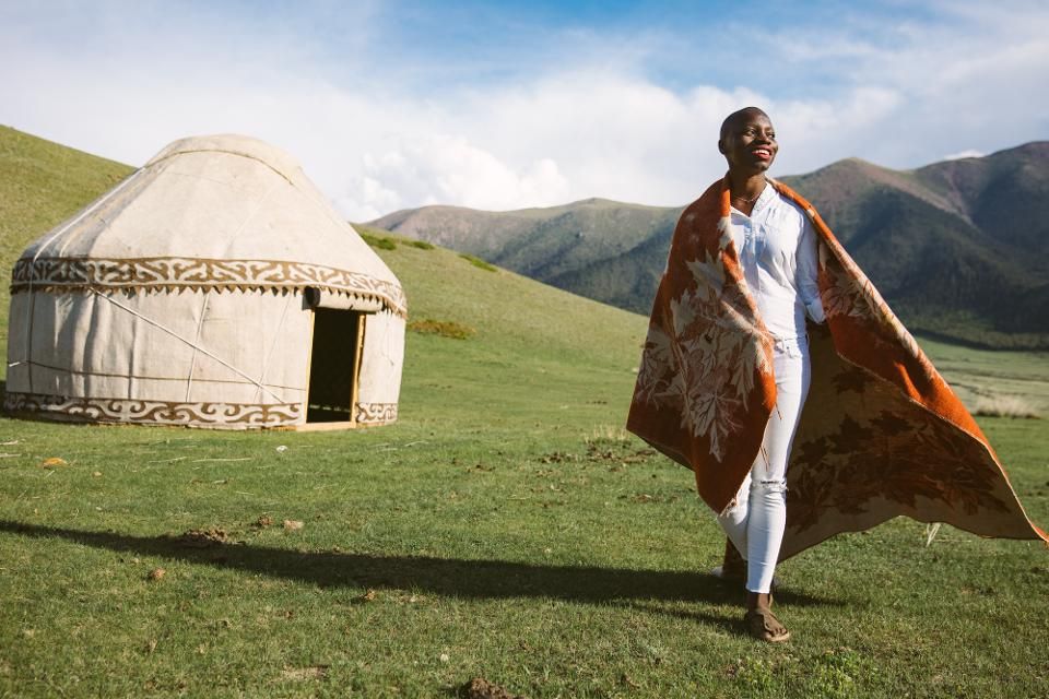 Du lịch nghĩa là rời khỏi nhà nguoi phu nu da den dau tien ghe tham moi quoc gia tren the gioi