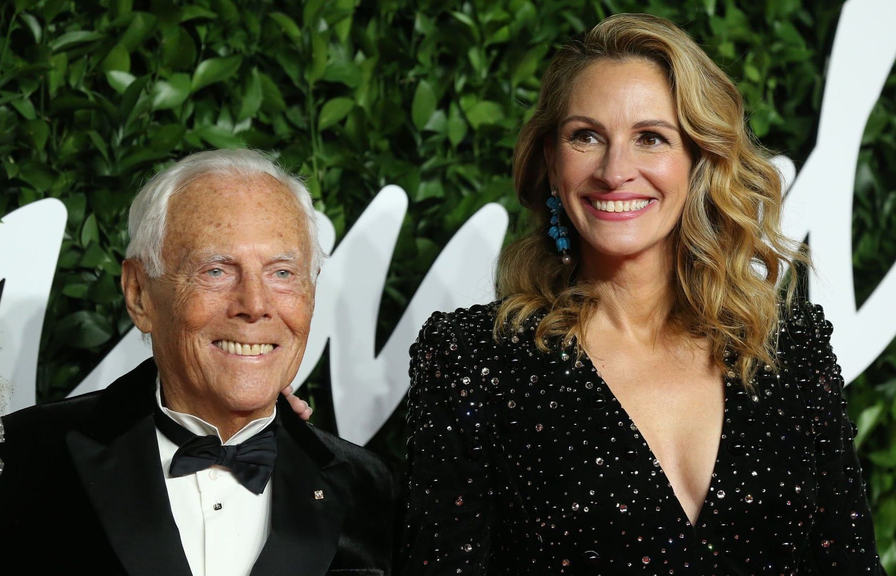 Phong cách sao trên thảm đỏ Giải thưởng Thời trang London 2019