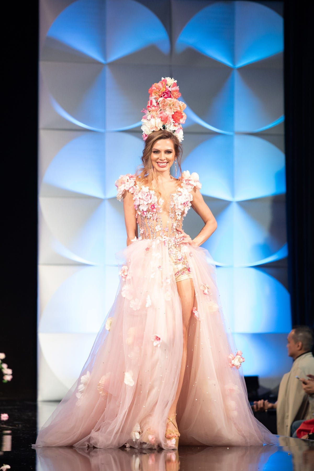 18 bo trang phuc dep nhat tai cuoc thi hoa hau hoan vu the gioi 2019