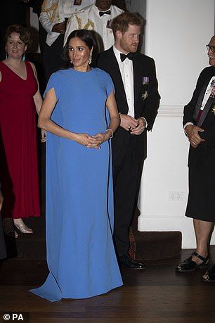 sau khi tro thanh cong nuong tai sao meghan markle khong doi vuong mien trong cac su kien