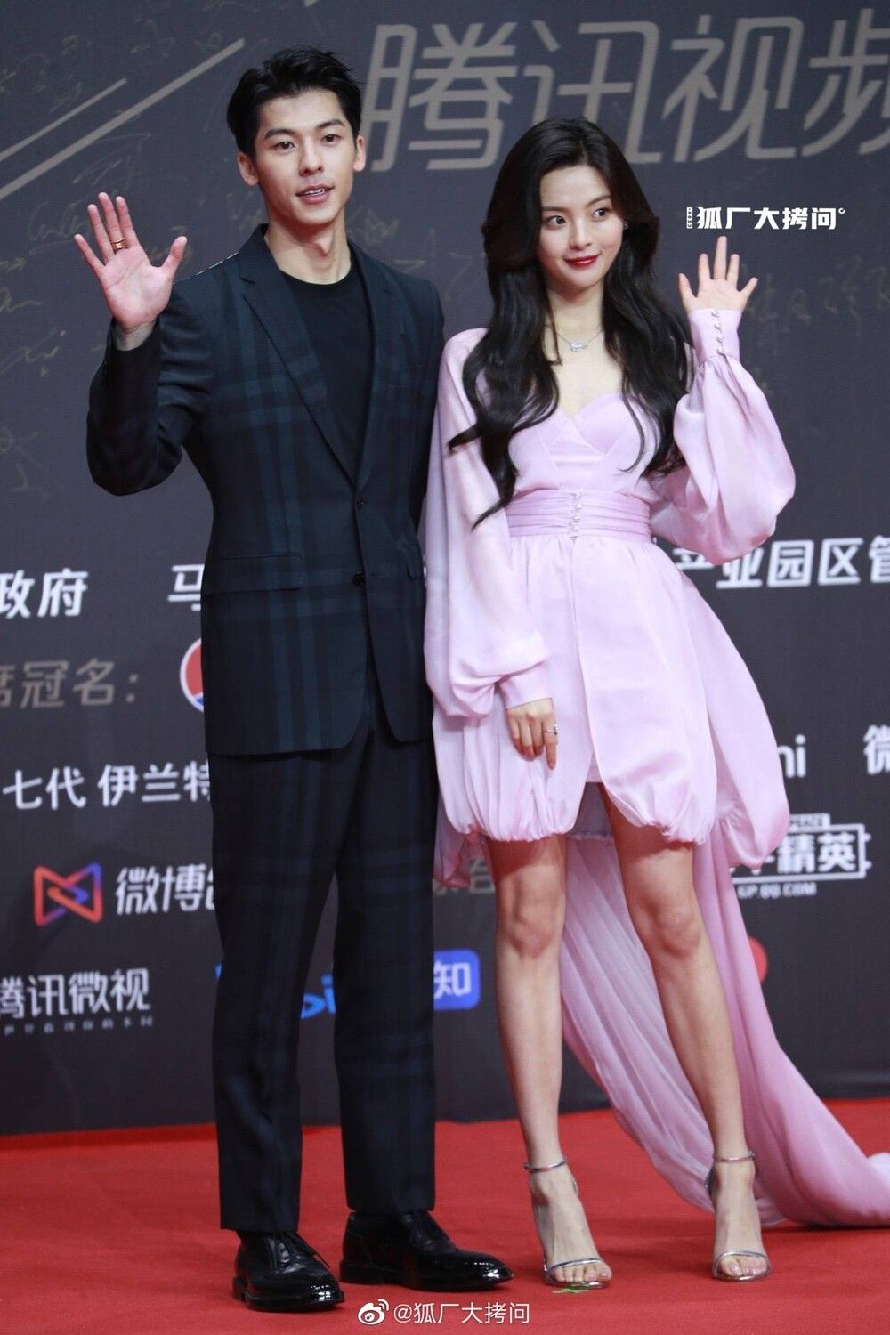 Cuối năm, sao Cbiz đầu tư 'chơi lớn' tại Tinh Quang Đại Thưởng 2020