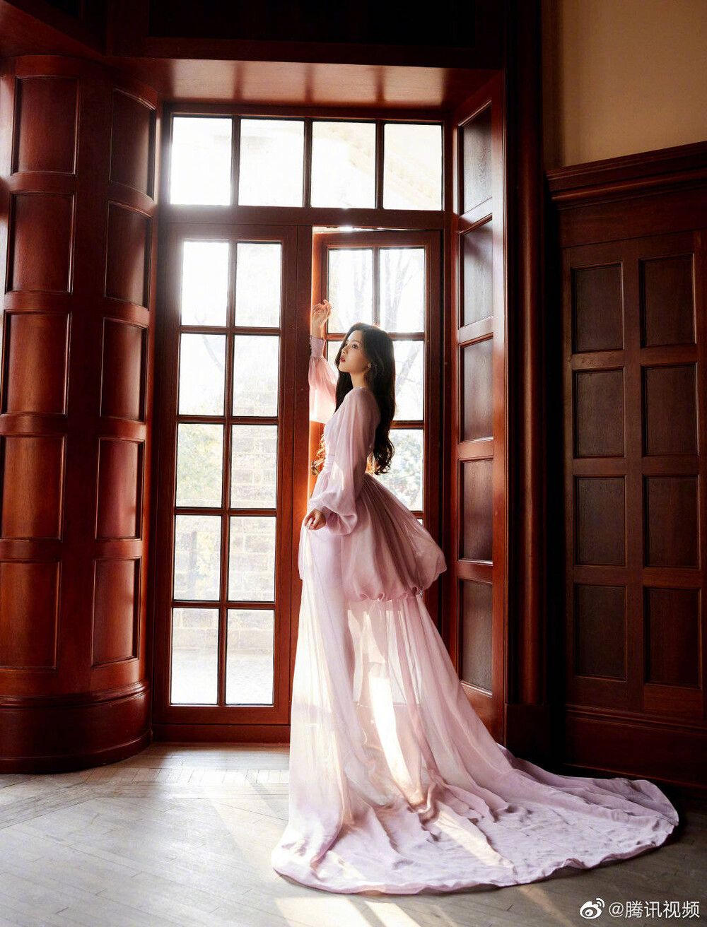 Cuối năm, sao Cbiz đầu tư 'chơi lớn' tại Tinh Quang Đại Thưởng 2020