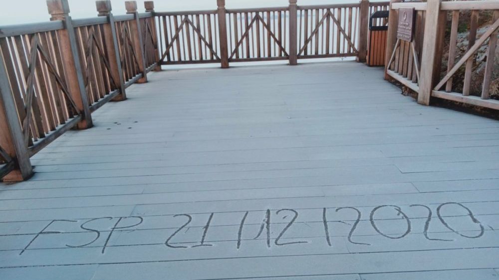 Sương muối, băng giá phủ kín đỉnh Fansipan