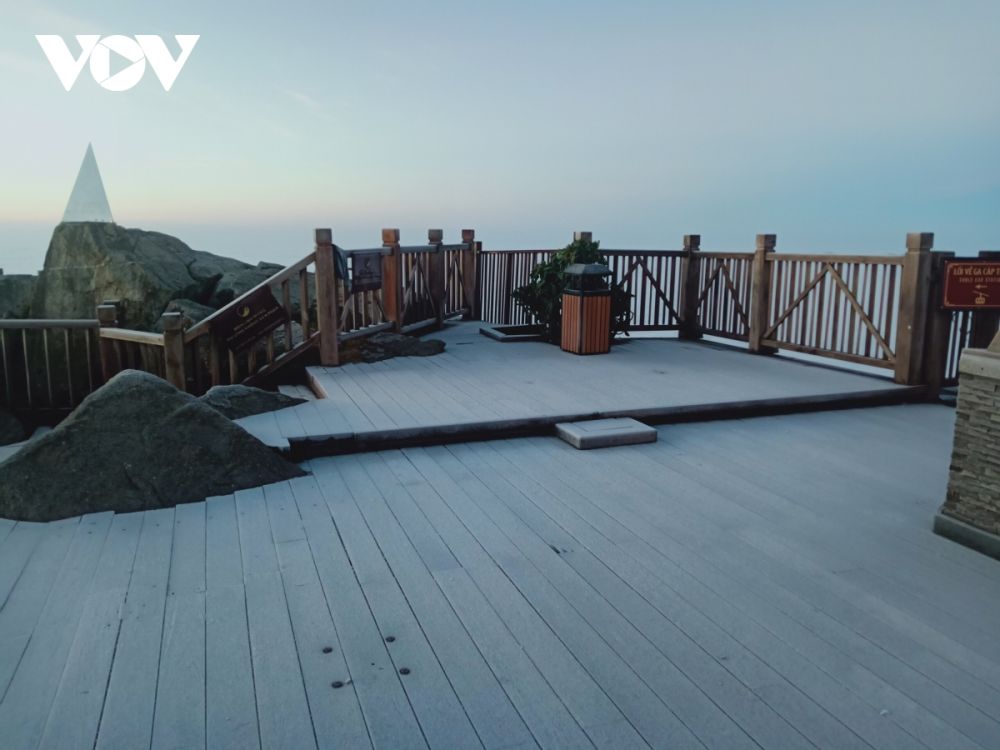 Sương muối, băng giá phủ kín đỉnh Fansipan