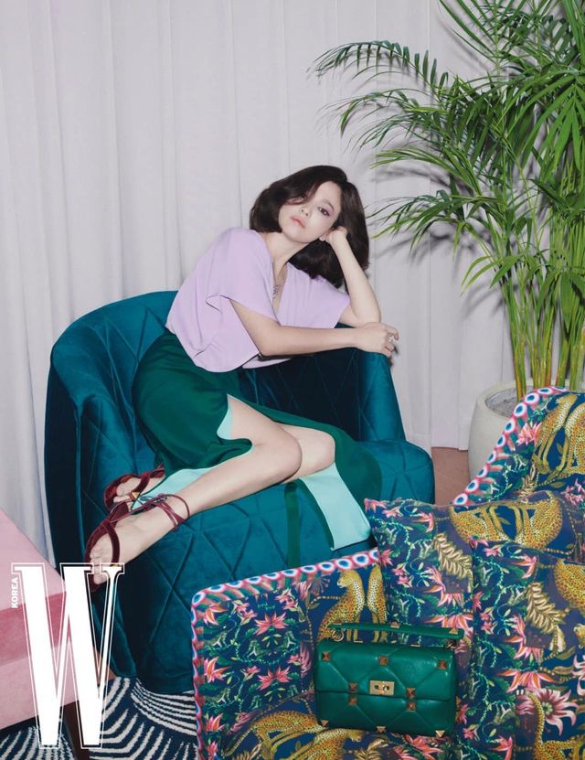 Nữ diễn viên giờ đây dành thời gian chăm sóc chú cún cưng Ruby, gặp gỡ bạn bè, trò chuyện với mẹ.