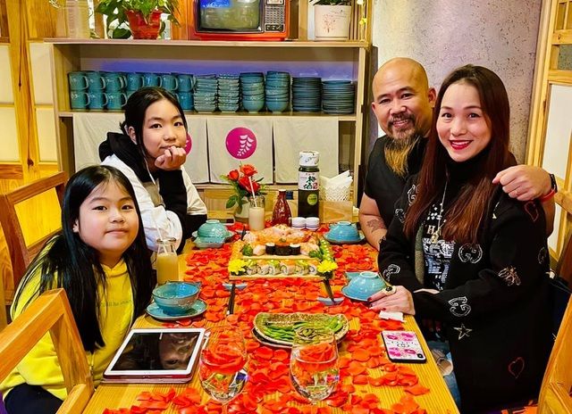 Sao Việt tranh thủ làm gì dịp Giáng sinh?