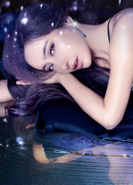 Sao Việt tuần qua (21-27/12): BTV Quang Minh bật khóc trên sóng truyền hình, các sao tưng bừng đón Giáng sinh