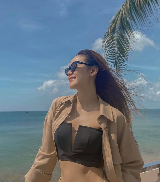 Sao Việt tuần qua (21-27/12): BTV Quang Minh bật khóc trên sóng truyền hình, các sao tưng bừng đón Giáng sinh