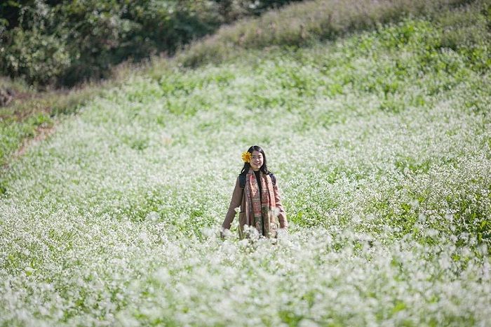 Ngoài thung lũng mận trắng muốt, bản Na Phách còn nổi tiếng với những cánh đồng hoa cải trắng trải dài ngỡ như “vô tận”, bao quanh khắp thung lũng, vươn lên cả sườn đồi. (Ảnh: ngocnguyen9316) Ngoài thung lũng mận trắng muốt, bản Na Phách còn nổi tiếng với những cánh đồng hoa cải trắng trải dài ngỡ như “vô tận”, bao quanh khắp thung lũng, vươn lên cả sườn đồi. (Ảnh: ngocnguyen9316)