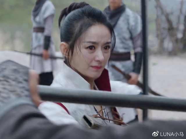 Fan tranh luận về nhan sắc của Triệu Lệ Dĩnh