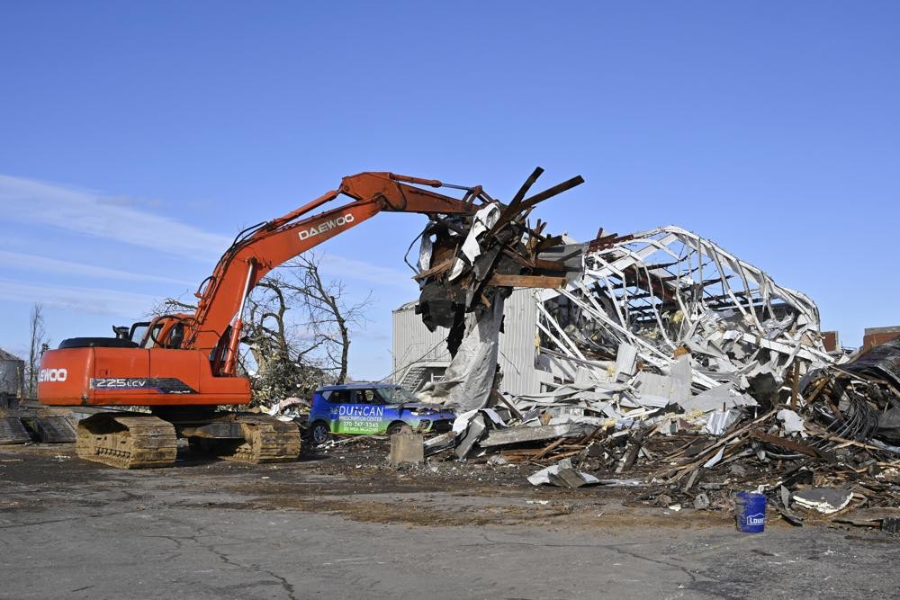 Đống đổ nát sau trận lốc xoáy lớn nhất trong lịch sử ở Mỹ