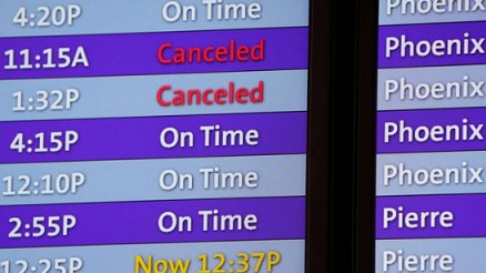 Các hãng hàng không lao đao do sự lây lan của biến thể Omicron