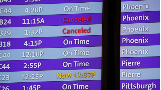 Các hãng hàng không lao đao do sự lây lan của biến thể Omicron