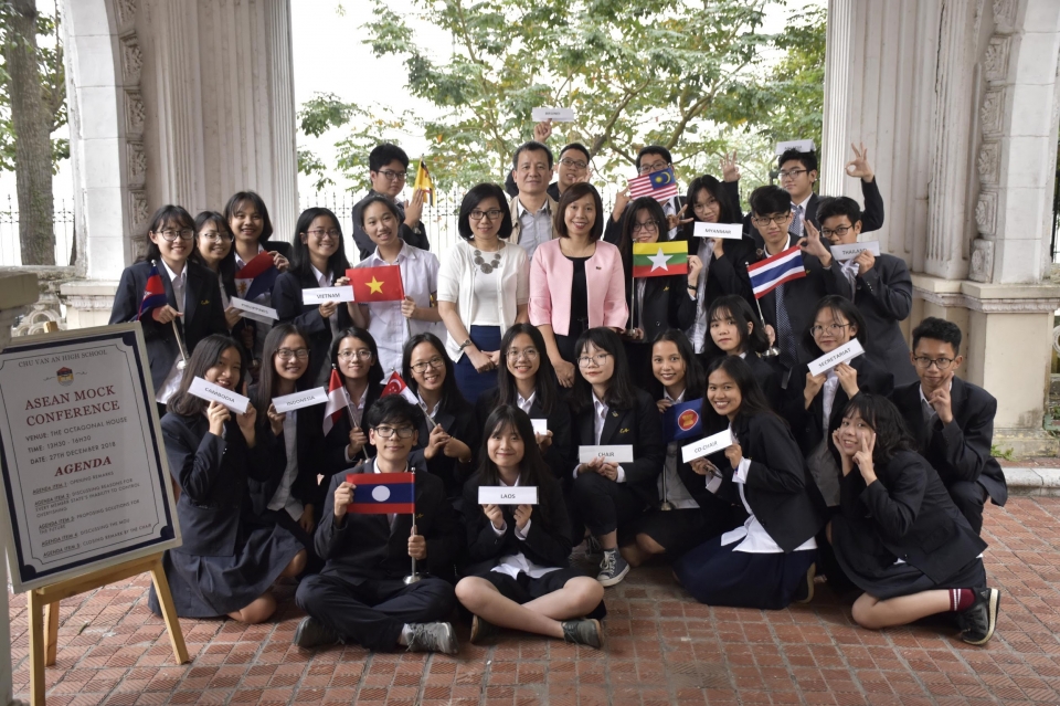 Khi học sinh Chu Văn An tranh luận tại “Hội nghị ASEAN”