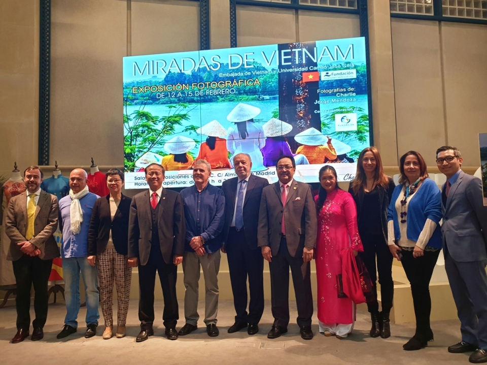Khai mạc triển lãm "Góc nhìn về Việt Nam" tại Tây Ban Nha khai mac trien lam anh goc nhin ve viet nam tai tay ban nha