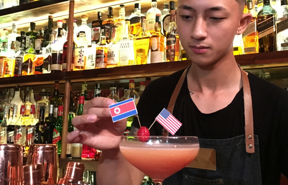 Các quán bar Hà Nội bội thu với các loại đồ uống “thượng đỉnh" Mỹ - Triều